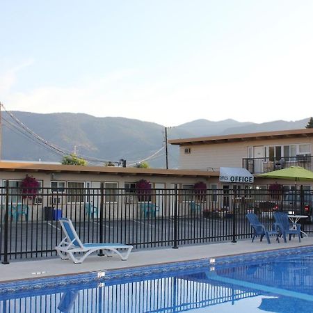 Flamingo Motel Пентіктон Екстер'єр фото