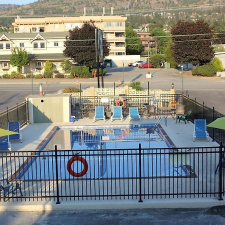 Flamingo Motel Пентіктон Екстер'єр фото