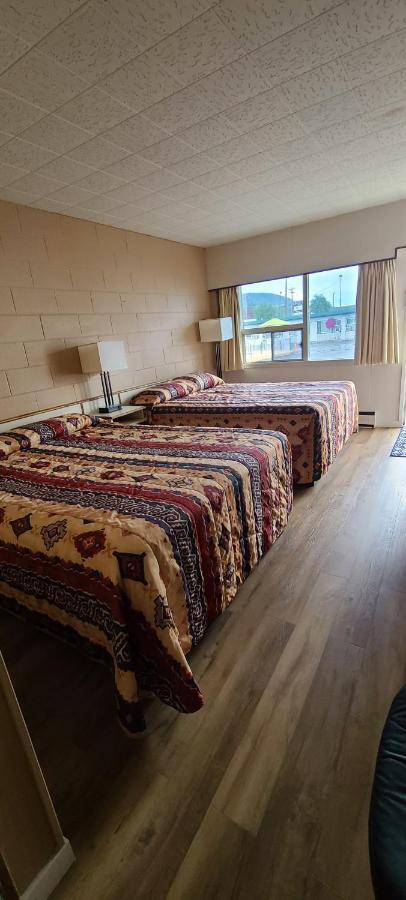 Flamingo Motel Пентіктон Екстер'єр фото