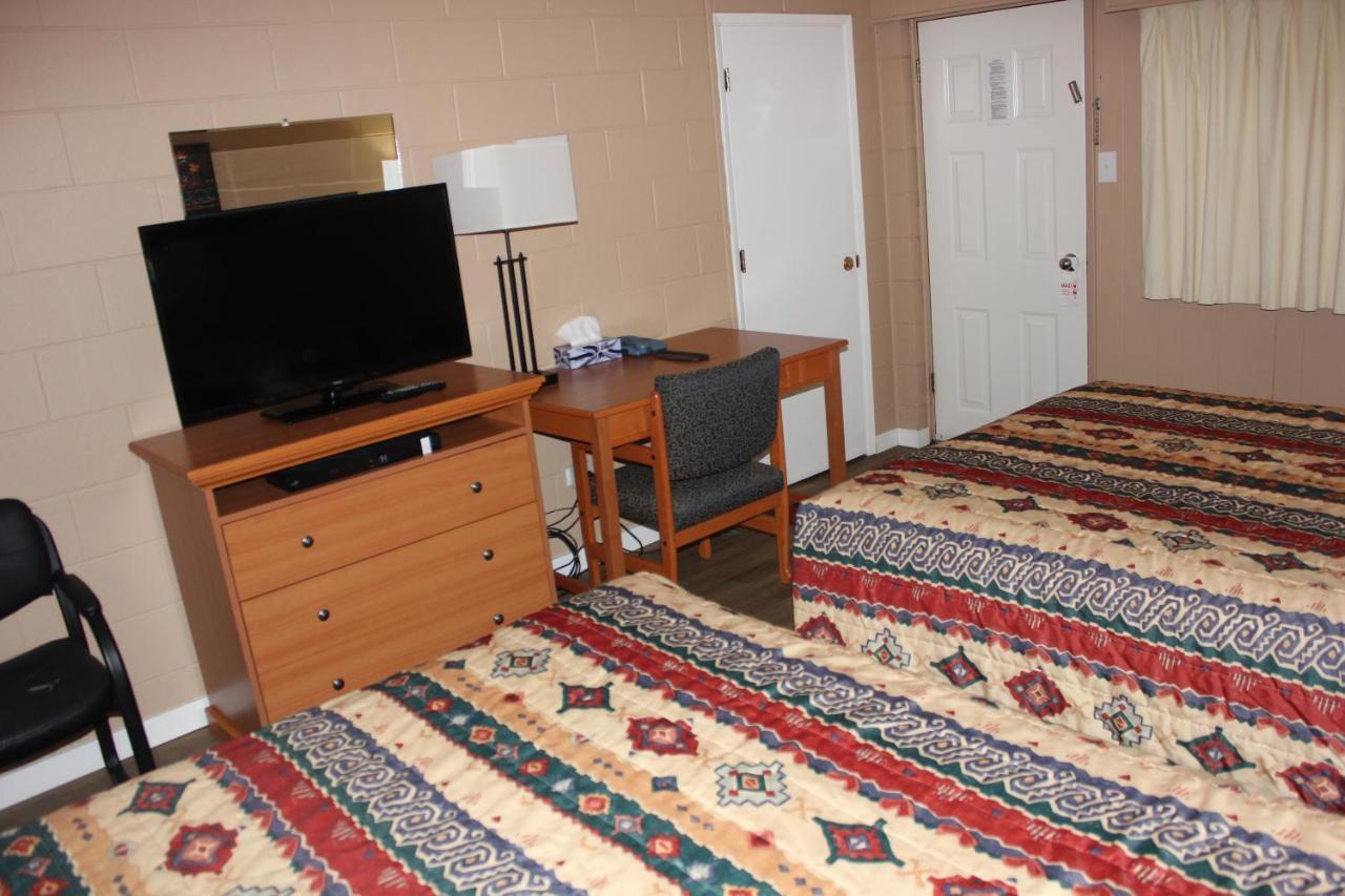 Flamingo Motel Пентіктон Екстер'єр фото