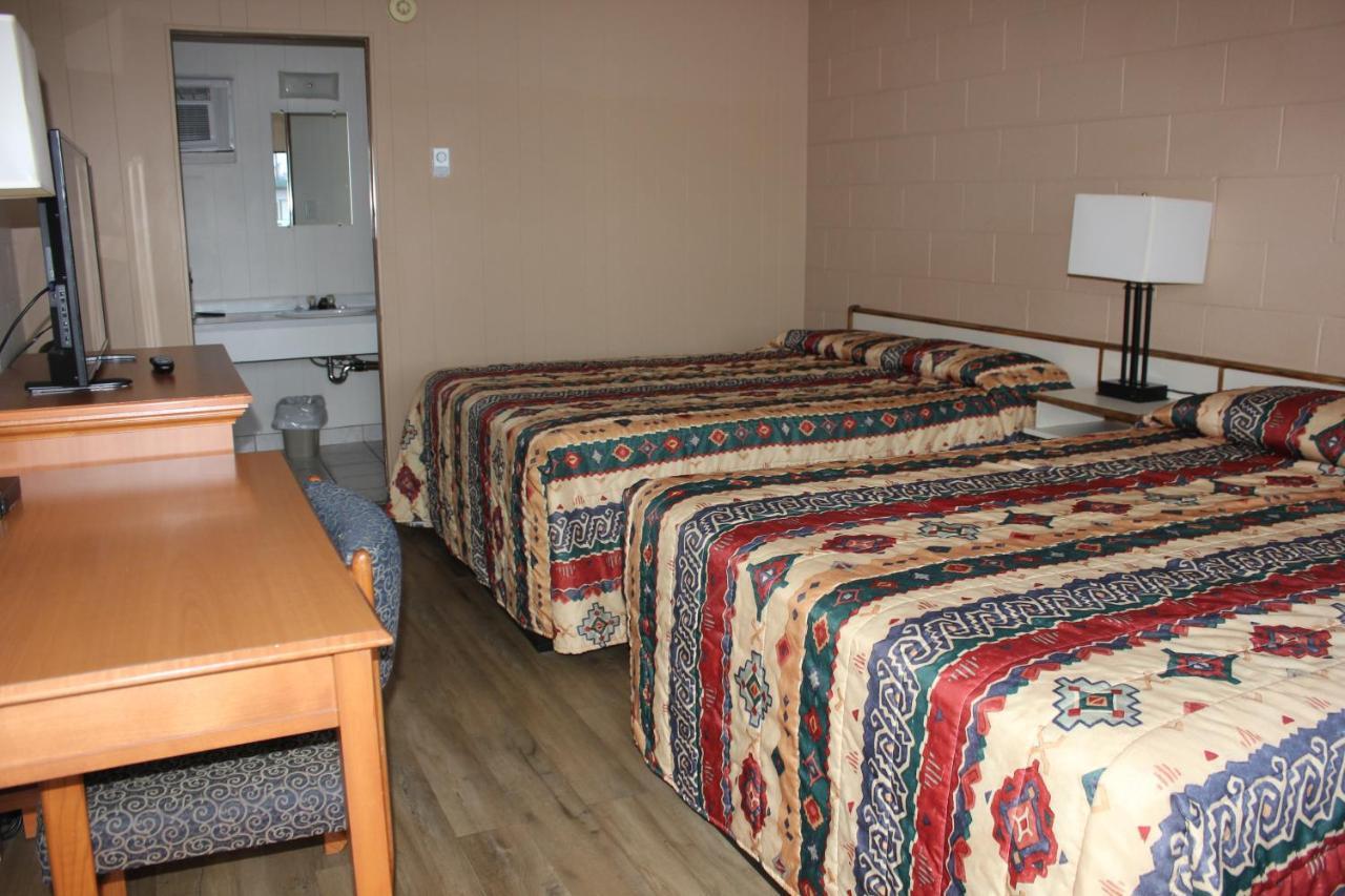 Flamingo Motel Пентіктон Екстер'єр фото
