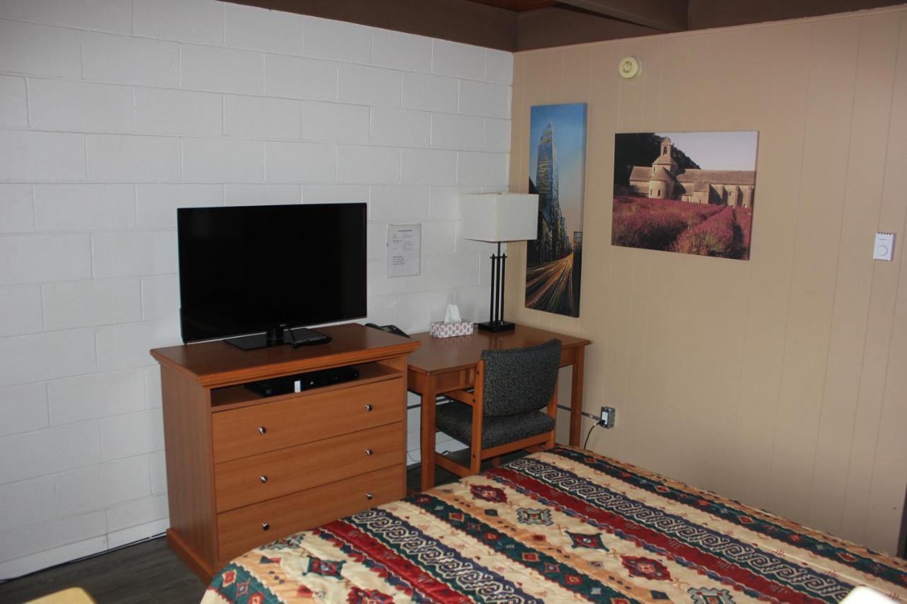 Flamingo Motel Пентіктон Екстер'єр фото