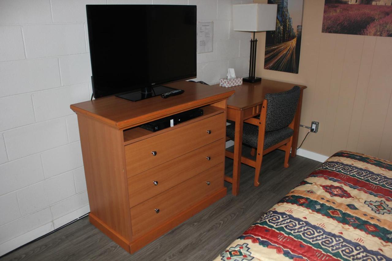 Flamingo Motel Пентіктон Екстер'єр фото