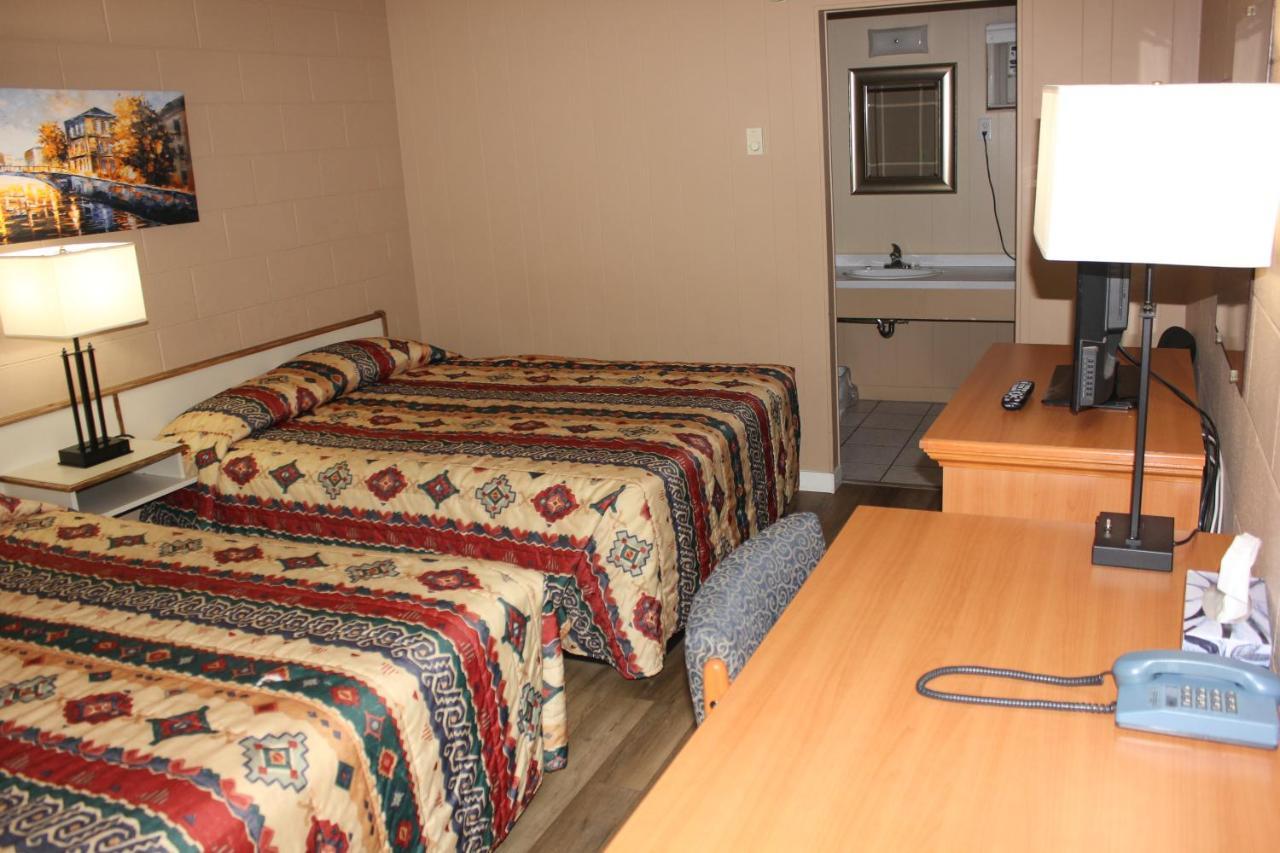Flamingo Motel Пентіктон Екстер'єр фото