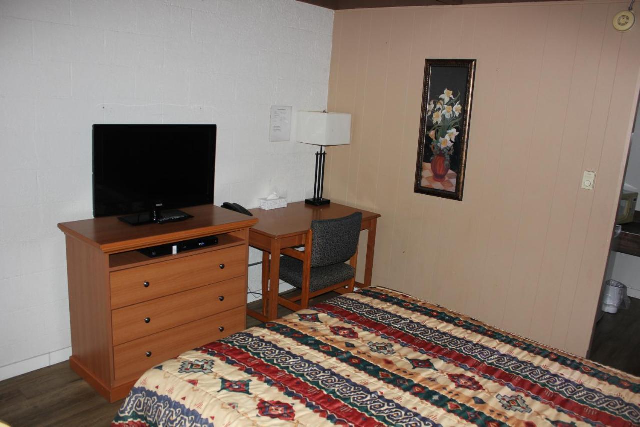 Flamingo Motel Пентіктон Екстер'єр фото