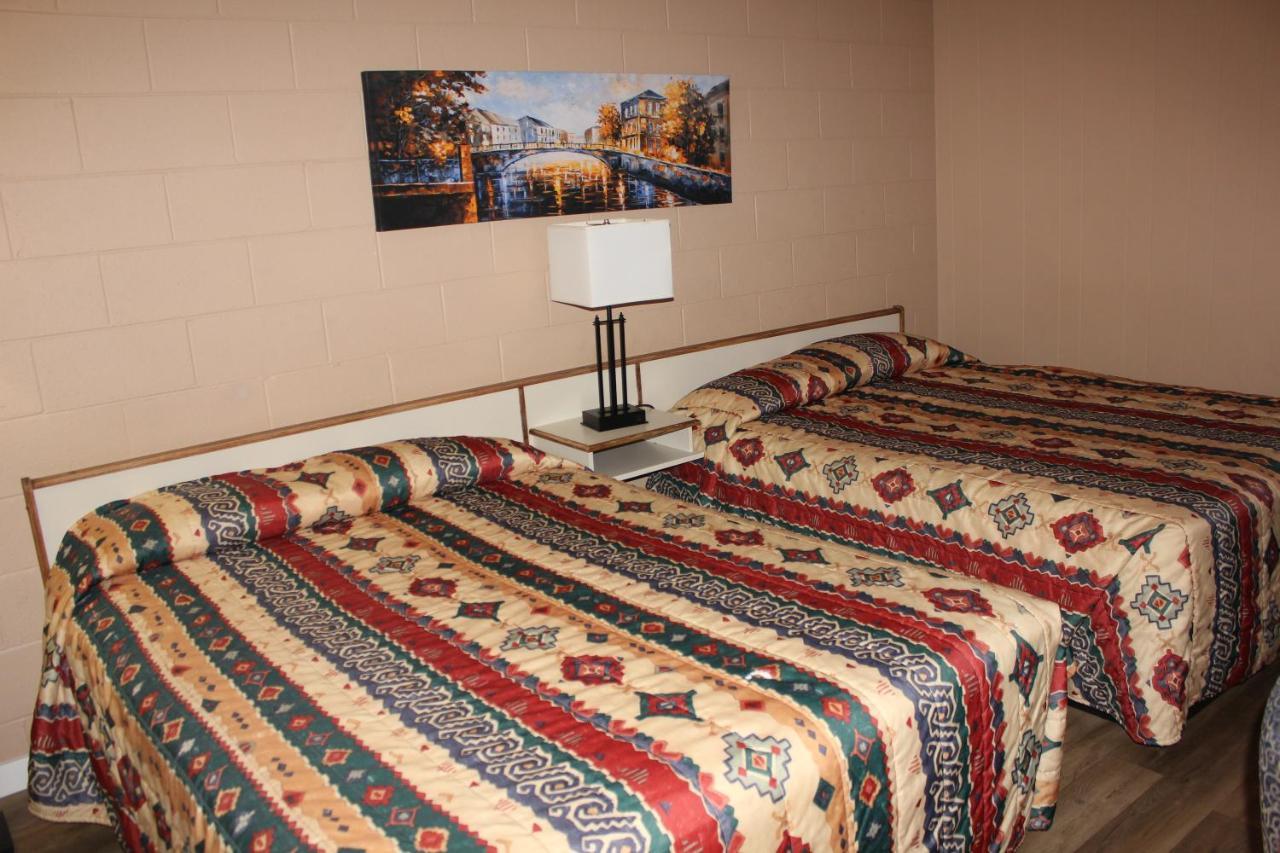 Flamingo Motel Пентіктон Екстер'єр фото