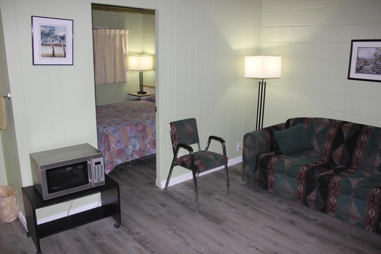 Flamingo Motel Пентіктон Екстер'єр фото