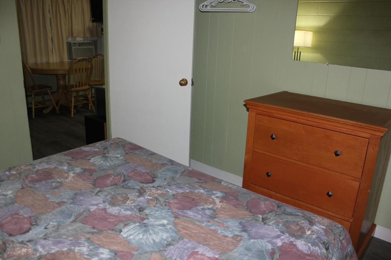Flamingo Motel Пентіктон Екстер'єр фото