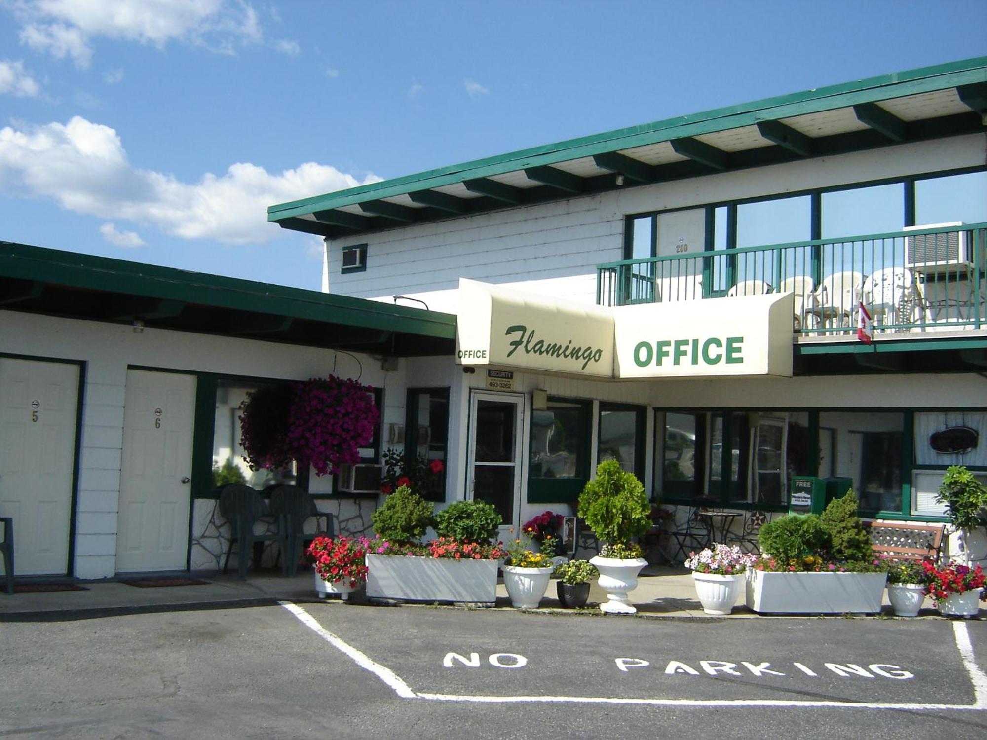 Flamingo Motel Пентіктон Екстер'єр фото