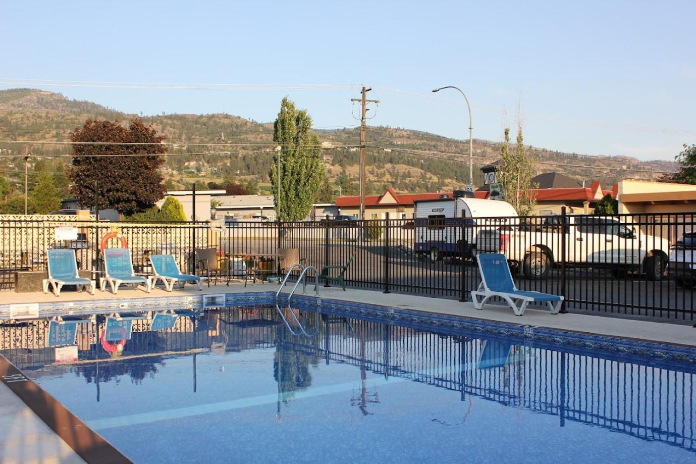 Flamingo Motel Пентіктон Екстер'єр фото