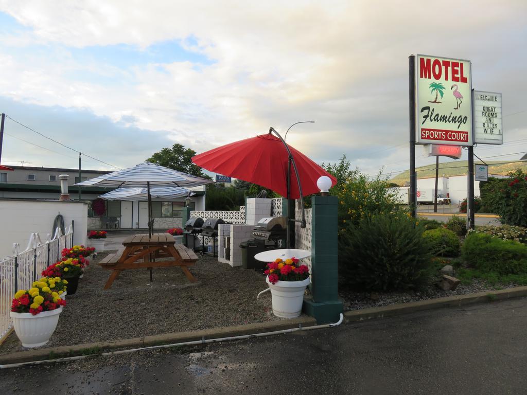 Flamingo Motel Пентіктон Екстер'єр фото
