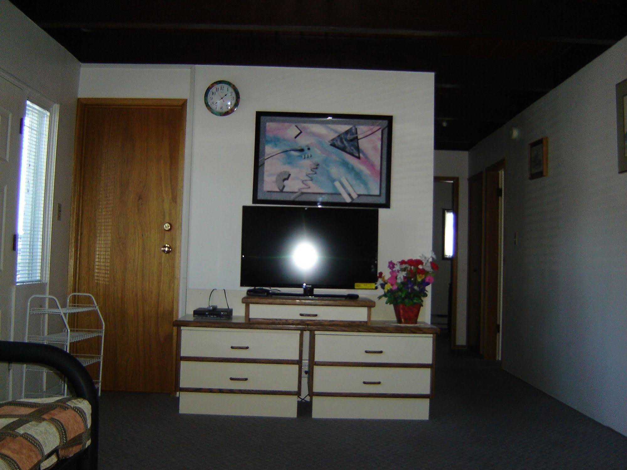 Flamingo Motel Пентіктон Екстер'єр фото
