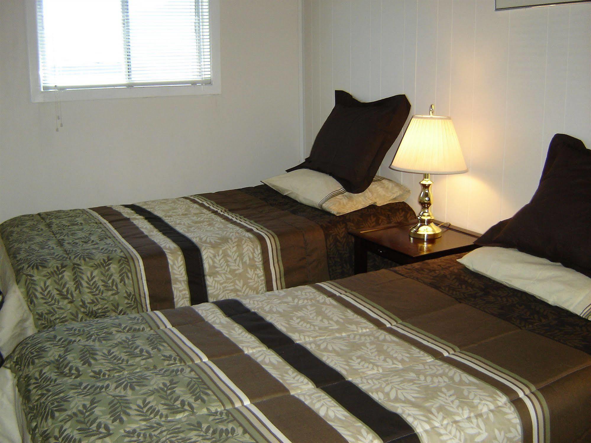 Flamingo Motel Пентіктон Екстер'єр фото